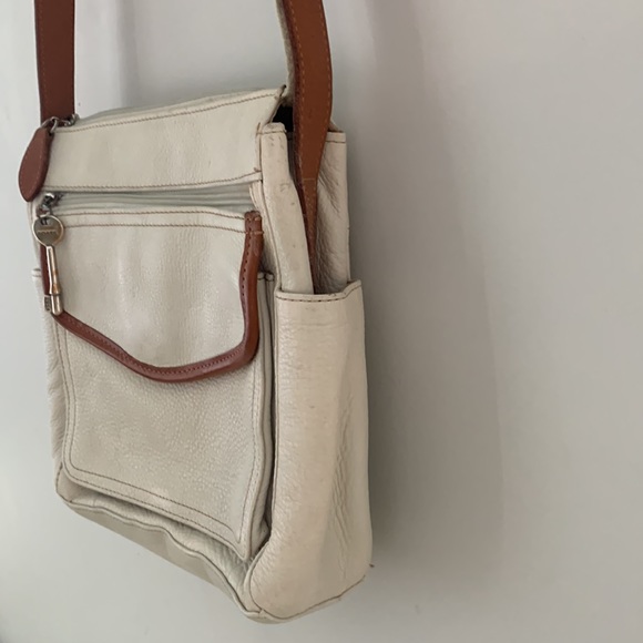 FOSSIL cross body bag w/ buckled strap - Cream, Tan leather lots of pockets. - Picture 5 of 16